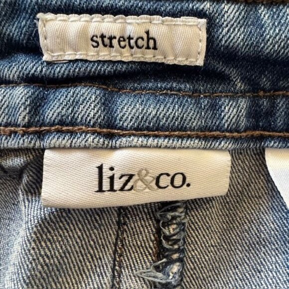 Vintage Denim Mid-Rise Rolled Cuff Capri Jeans With Button Details - Picture 8 of 11